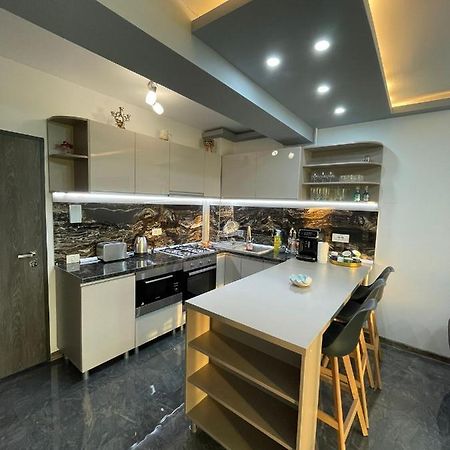 Above The World Apartment นาโวดาริ ภายนอก รูปภาพ