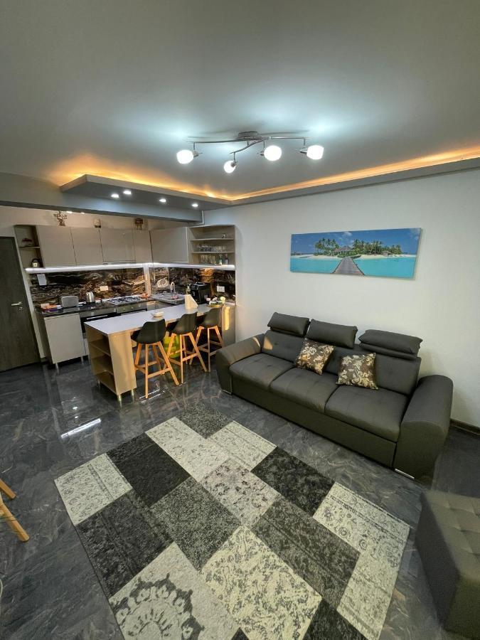 Above The World Apartment นาโวดาริ ภายนอก รูปภาพ
